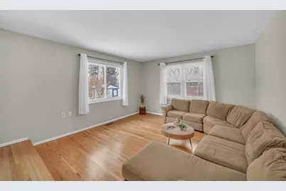 1129 N Cumberland Circle, McHenry, IL 60050 - Photo 7