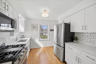 1226 Highridge Pkwy, Westchester, IL 60154 - Photo 9