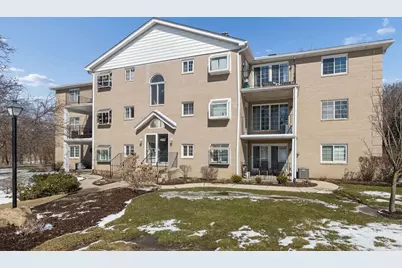 462 S President Street #302, Carol Stream, IL 60188 - Photo 1