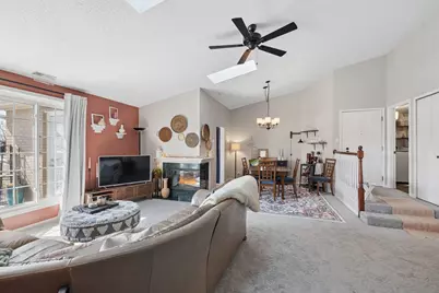 462 S President Street #302, Carol Stream, IL 60188 - Photo 3