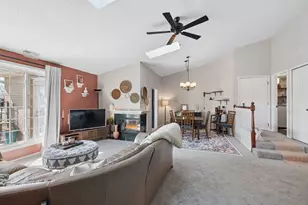 462 S President St, Carol Stream, IL 60188 - Photo 3