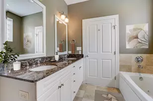 819 Foster St, Evanston, IL 60201 - Photo 9