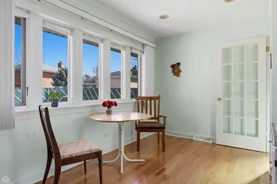 8145 N Grand Court, Niles, IL 60714 - Photo 7