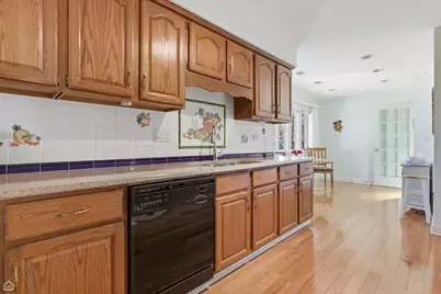 8145 N Grand Court, Niles, IL 60714 - Photo 5