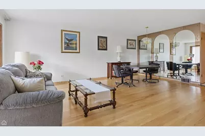 8145 N Grand Court, Niles, IL 60714 - Photo 3