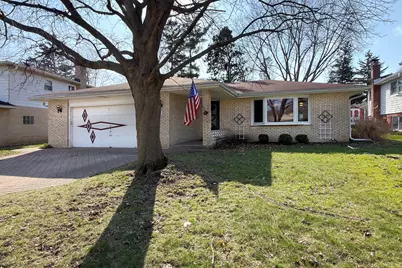 914 S Robert Drive, Mount Prospect, IL 60056 - Photo 1