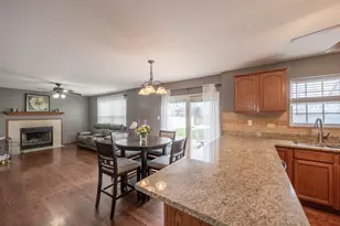 800 Maplewood Dr, Minooka, IL 60447 - Photo 7