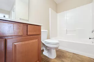 635 Stonegate Dr, Sycamore, IL 60178 - Photo 5