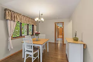 2916 Skyline Dr, Crystal Lake, IL 60012 - Photo 5