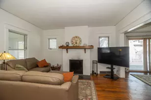 219 W Oak Ave, Wheaton, IL 60187 - Photo 9