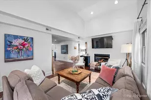 917 S Grove Ave, Barrington, IL 60010 - Photo 9