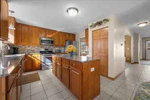 2518 Imgrund Rd, North Aurora, IL 60542 - Photo 3