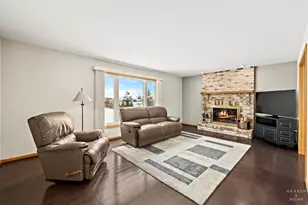 4305 Fairfax Dr, Crystal Lake, IL 60014 - Photo 11