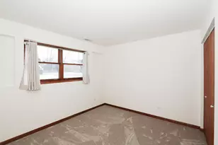 100 Barberry Dr, Crystal Lake, IL 60014 - Photo 19