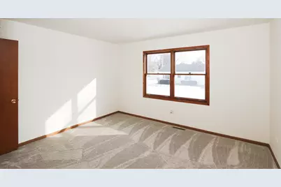 100 Barberry Drive, Crystal Lake, IL 60014 - Photo 15