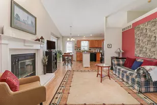 2739 Arrowhead Dr, Bloomington, IL 61704 - Photo 3