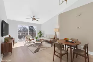 2831 S Embers Ln, Arlington Heights, IL 60005 - Photo 3