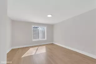 2831 S Embers Ln, Arlington Heights, IL 60005 - Photo 7