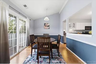 870 S Kilkenny Drive #D, Wheaton, IL 60189 - Photo 7