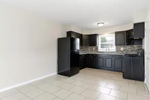 796 E 163rd St, South Holland, IL 60473 - Photo 9