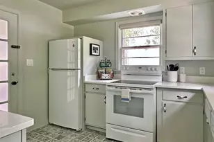 1219 W Healey St, Champaign, IL 61821 - Photo 7