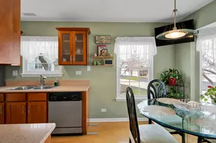 1903 Quaker Hollow Ln, Streamwood, IL 60107 - Photo 5