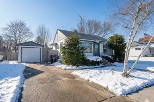 10109 Covell St, Richmond, IL 60071 - Photo 3