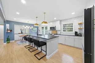 1920 S 4th St, Dekalb, IL 60115 - Photo 7