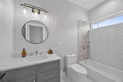 2323 W Farragut Avenue, Chicago, IL 60625 - Photo 39