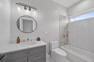 2323 W Farragut Ave, Chicago, IL 60625 - Photo 39