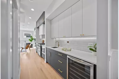 2323 W Farragut Avenue, Chicago, IL 60625 - Photo 7