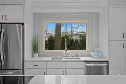 826 S Charles Avenue, Naperville, IL 60540 - Photo 11