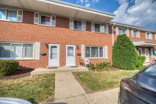 1176 N Boxwood Dr, Mount Prospect, IL 60056 - Photo 1