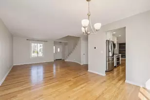 35 Manchester Ln, Vernon Hills, IL 60061 - Photo 3