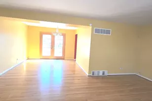 303 Jackson St, Park Forest, IL 60466 - Photo 5