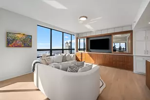 180 E Pearson St, Chicago, IL 60611 - Photo 9