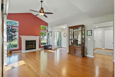401 Cromwell Circle #4, Bartlett, IL 60103 - Photo 3