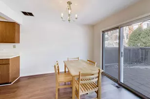 640 Sturnbridge Ln, Schaumburg, IL 60173 - Photo 9