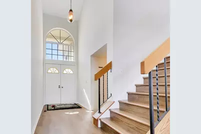 640 Sturnbridge Lane, Schaumburg, IL 60173 - Photo 5