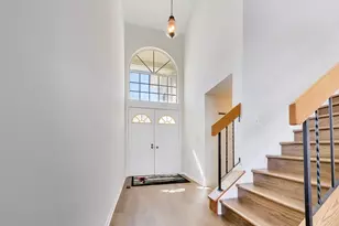 640 Sturnbridge Ln, Schaumburg, IL 60173 - Photo 5