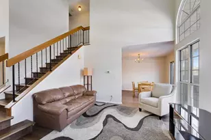 640 Sturnbridge Ln, Schaumburg, IL 60173 - Photo 7