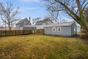 627 N 14th St, Dekalb, IL 60115 - Photo 7