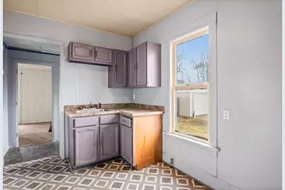 627 N 14th Street, Dekalb, IL 60115 - Photo 17