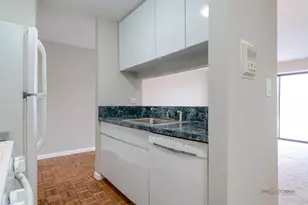 8 Oak Creek Dr, Buffalo Grove, IL 60089 - Photo 9