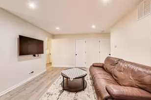 206 Country Ln, Des Plaines, IL 60016 - Photo 5