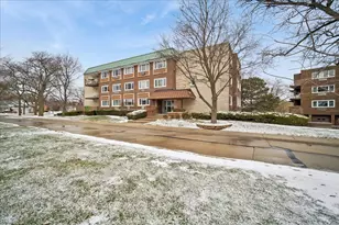 2700 E Bel Aire Dr, Arlington Heights, IL 60004 - Photo 19