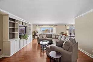 2700 E Bel Aire Dr, Arlington Heights, IL 60004 - Photo 3