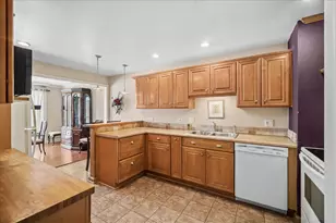 2700 E Bel Aire Dr, Arlington Heights, IL 60004 - Photo 5