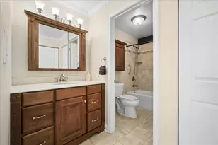 2700 E Bel Aire Dr, Arlington Heights, IL 60004 - Photo 13