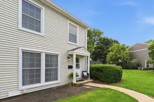 1694 Valley Forge Ct, Wheaton, IL 60189 - Photo 3